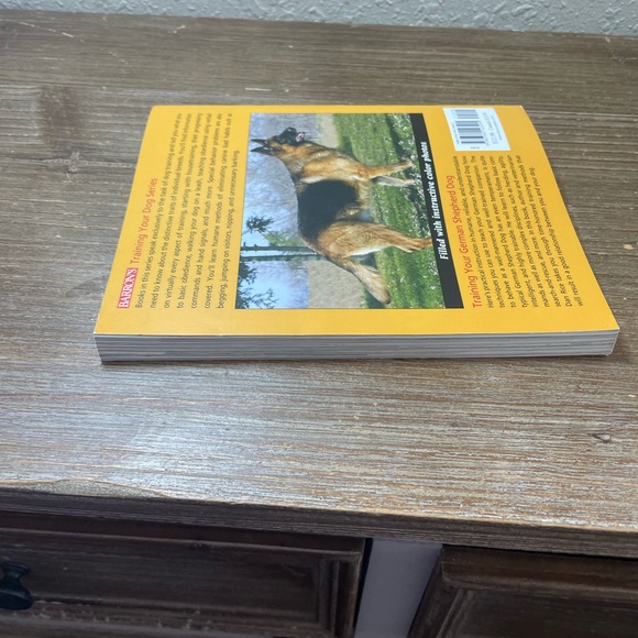 Training Your German Shepherd Dog (Training Your Dog) - Paperback - Picture 7 of 7